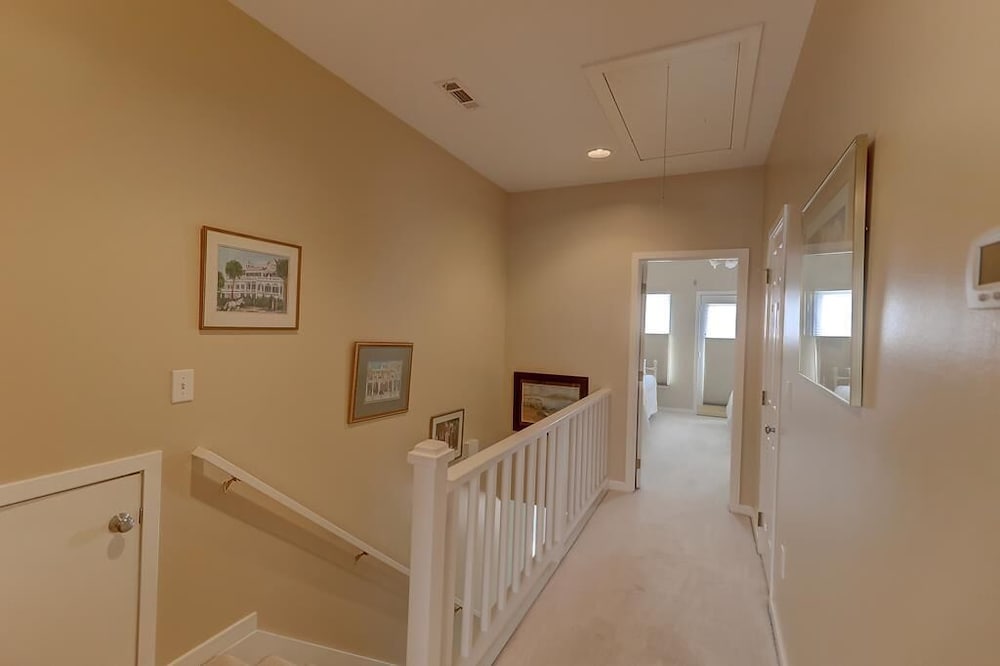 House, Multiple Beds (18 Pelican Bay) photo 3