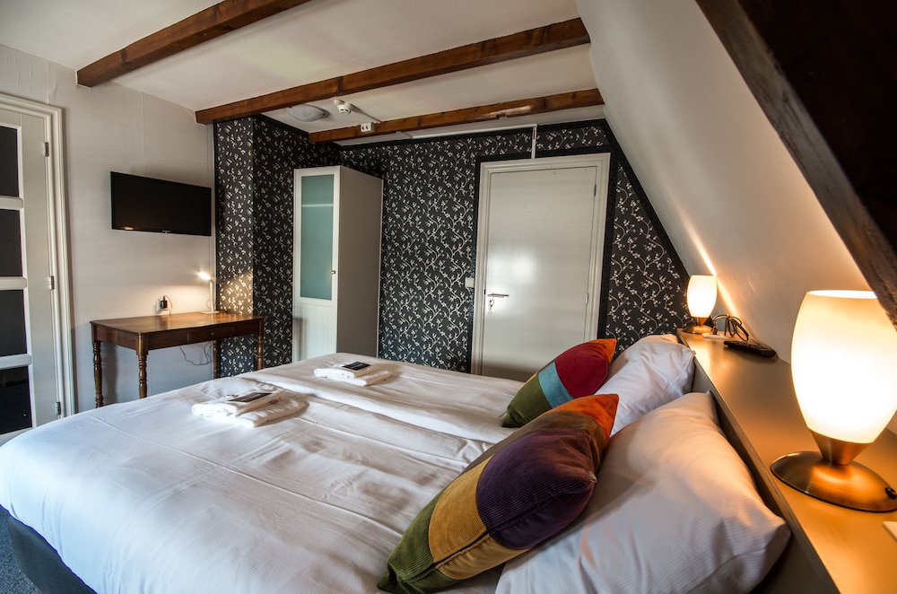 Standard Double or Twin Room photo 1
