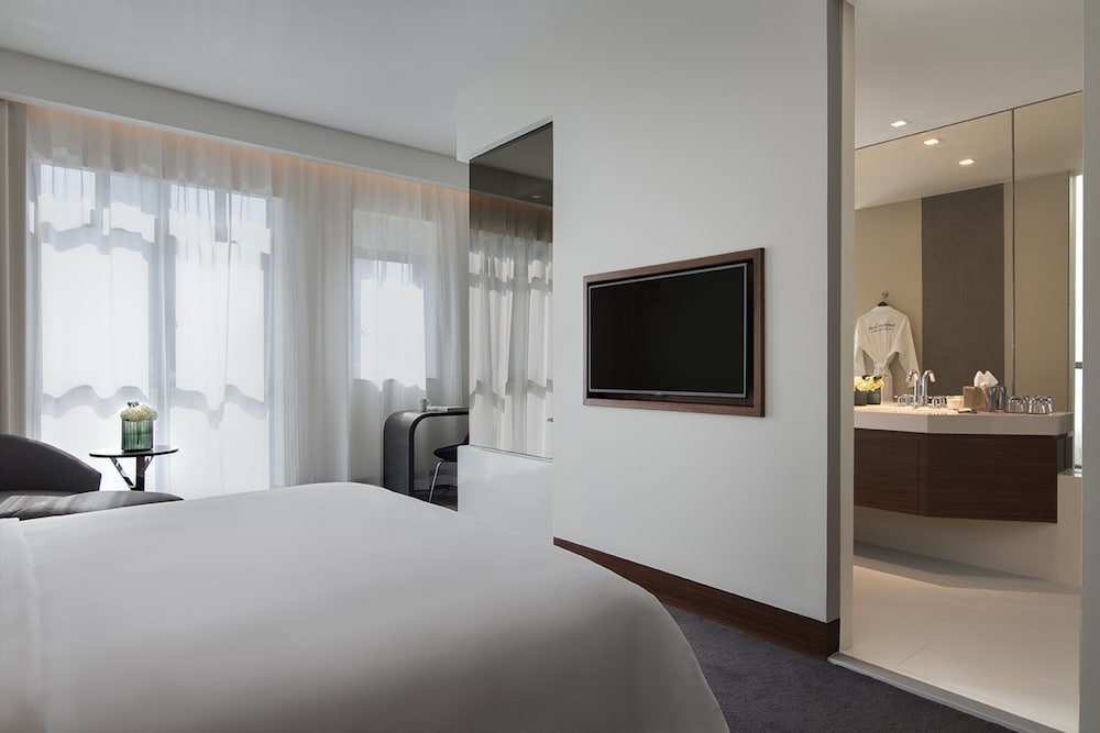 Deluxe Room, 1 King Bed, City View - Photo 2