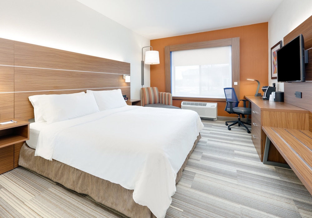 Suite, 1 King Bed with Sofa bed, Accessible (Communications) - Photo 2