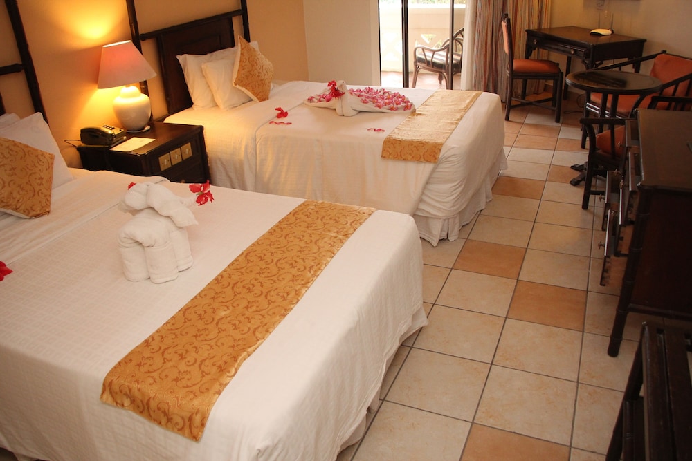 Deluxe Room, Partial Sea View photo 2
