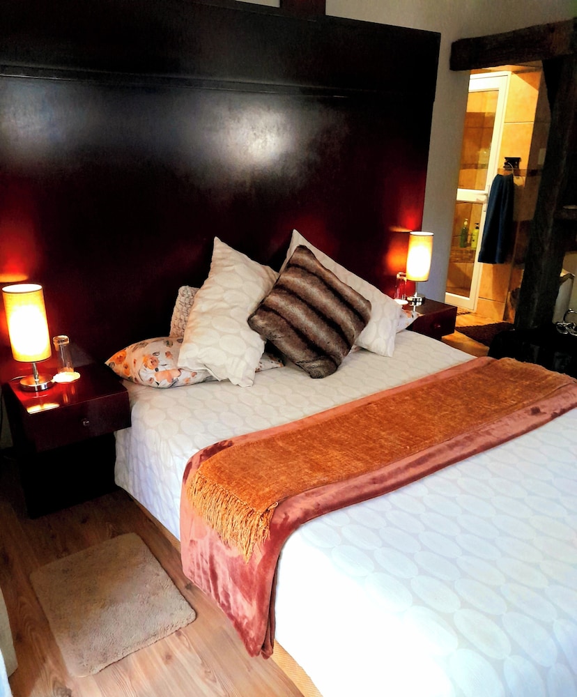 International / Couples Room photo 1