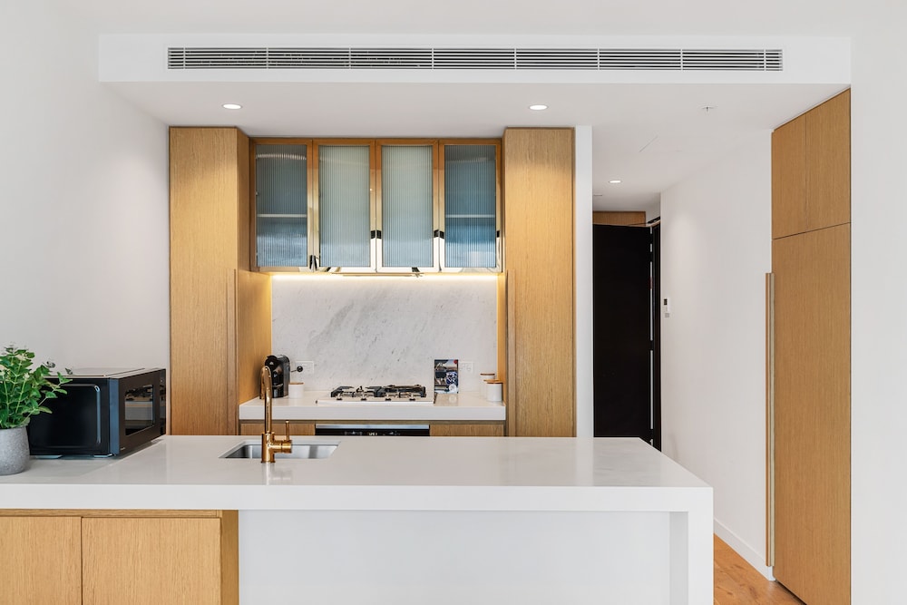 2 Bedroom 2 Bathroom Apartment - Photo 3