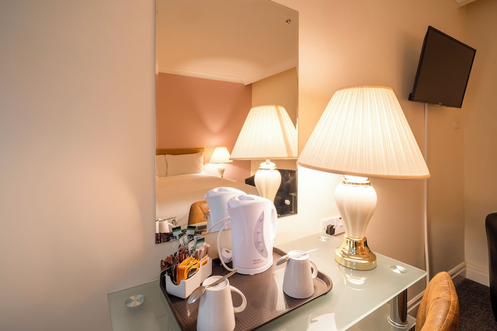 Double Room, No Windows - Photo 5