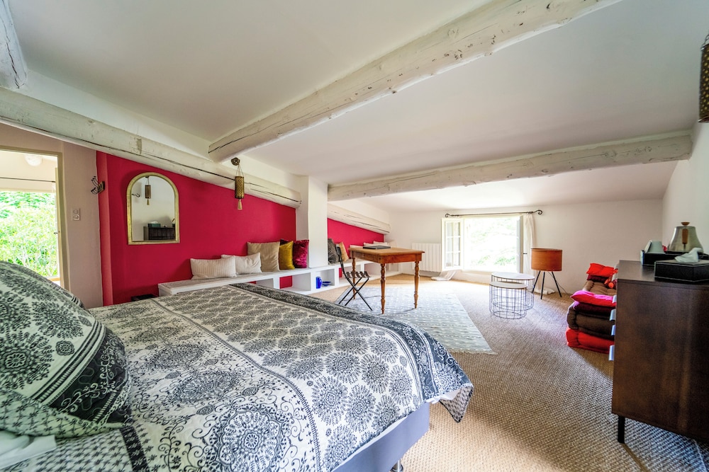 Double Room, 1 King Bed, Pool View photo 1