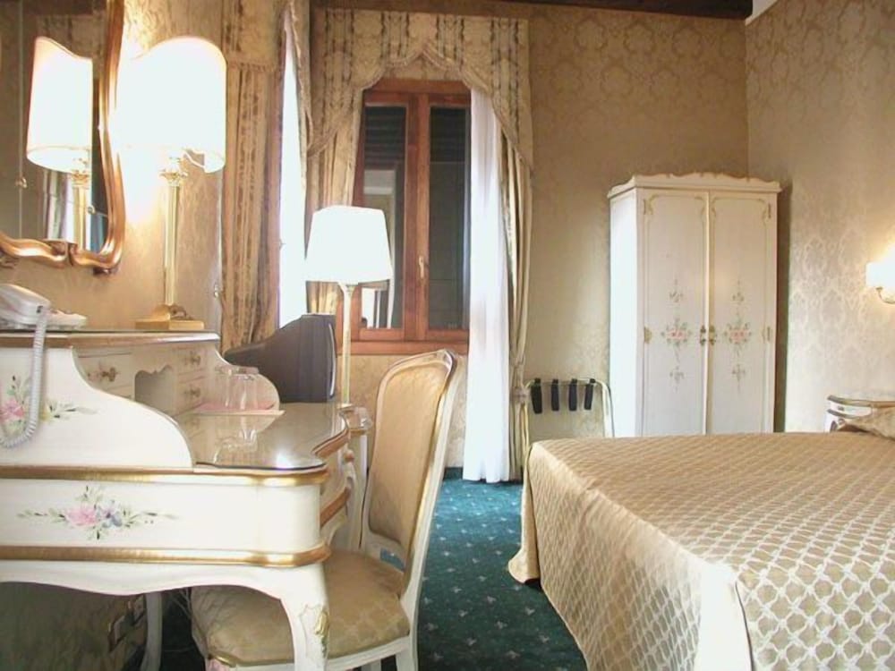 Economy Double Room, Ensuite photo 1