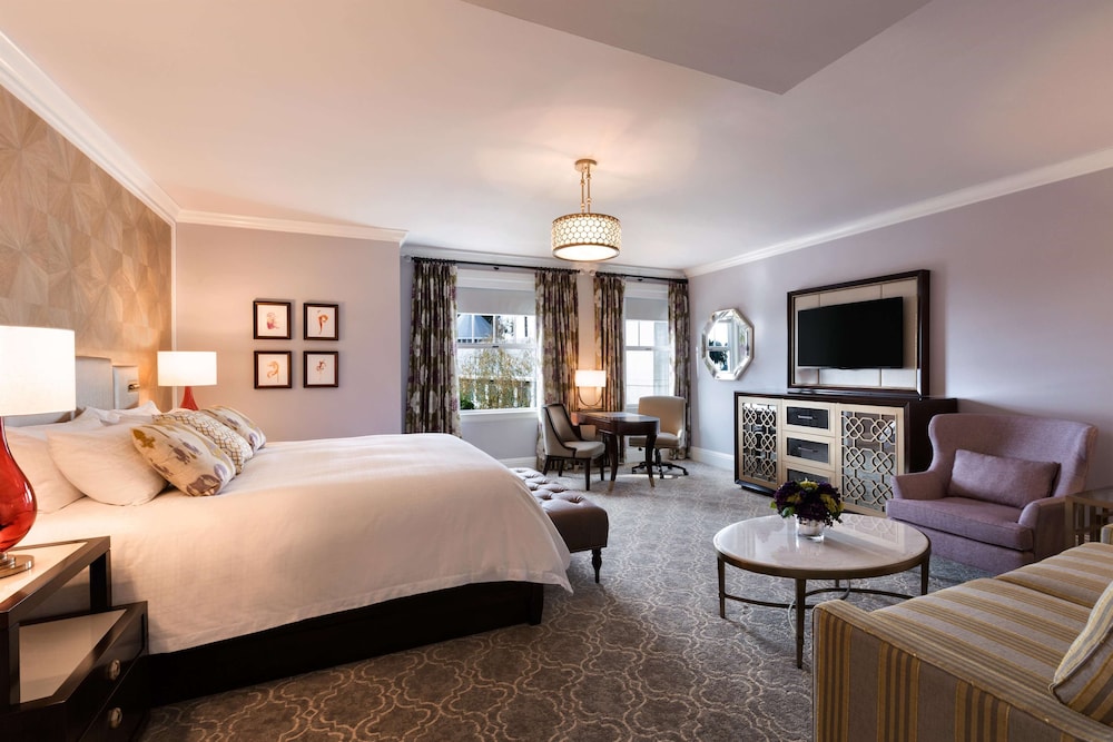 Junior Suite, 1 Queen Bed - Photo 1