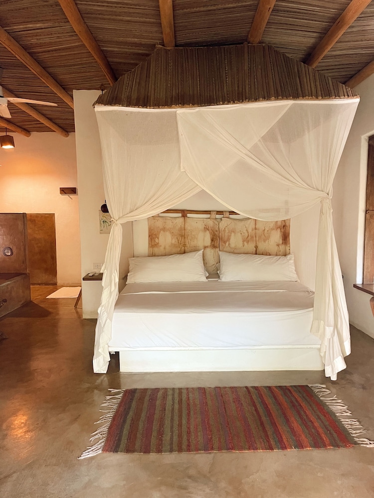 Deluxe Room, Bathtub