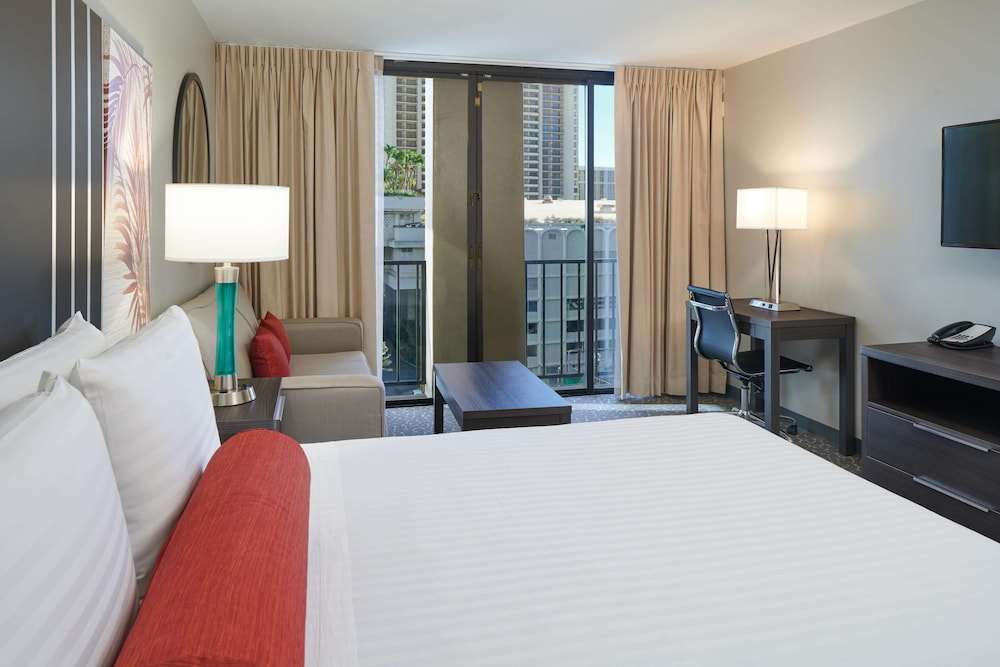 Room, City View - Photo 1