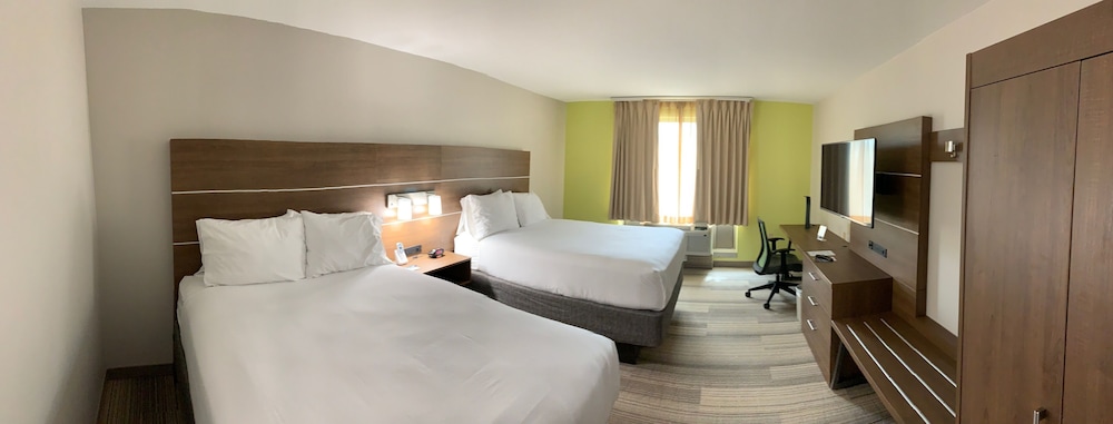 Standard Room, 2 Queen Beds - Photo 1