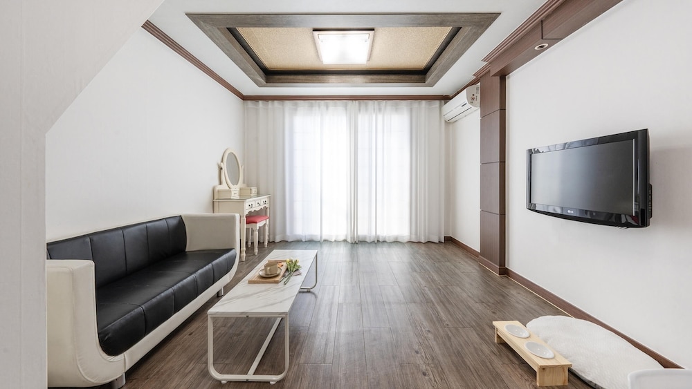Basic Room, 2 Bedrooms (Room 301(Multiple layer,Pet,BBQ))
