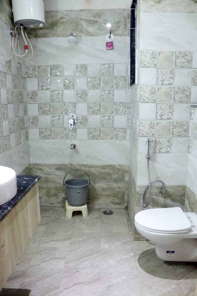 Deluxe Double or Twin Room - Photo 9