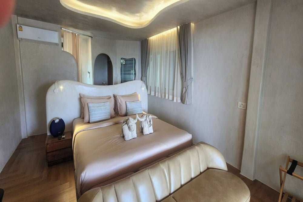 Family Rockside Villa with Plunge Pool and Seaview photo 2
