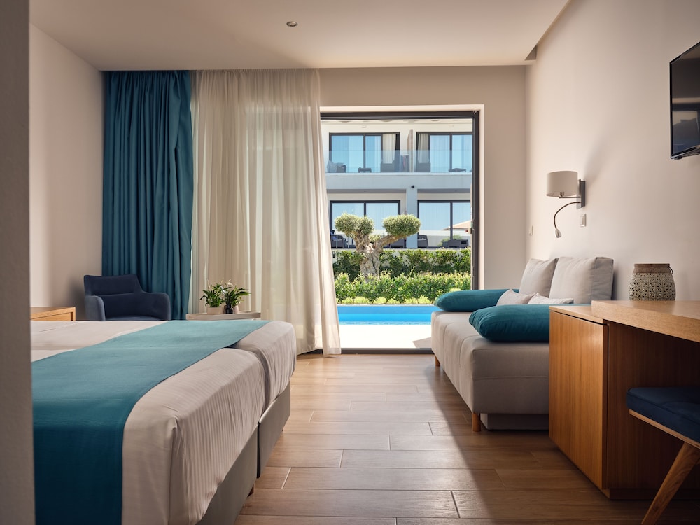 Junior Suite, Pool Access
