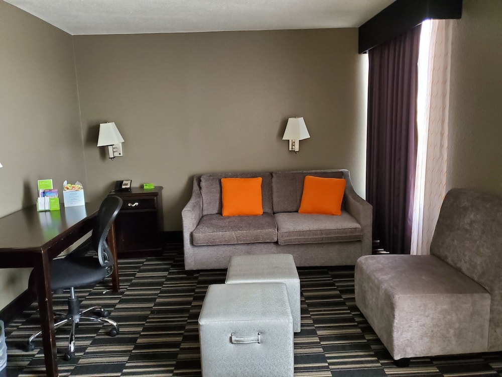 Deluxe Suite, 2 Double Beds, Non Smoking - Photo 1