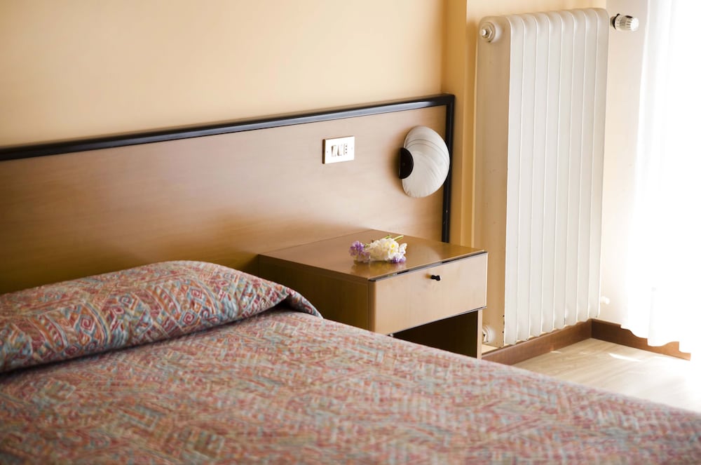 Double or Twin Room - Photo 2