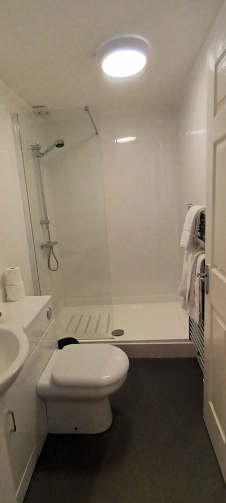 Standard Double Room - Photo 12