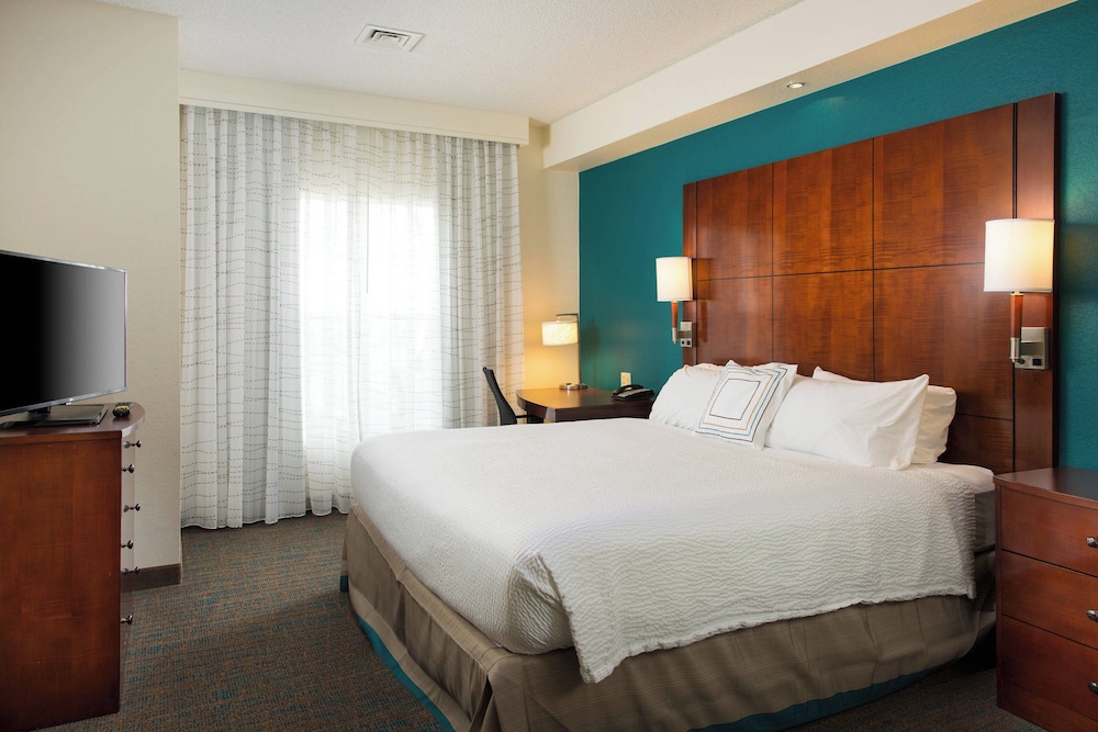Room, 1 King Bed with Sofa bed (Pure) - Photo 1