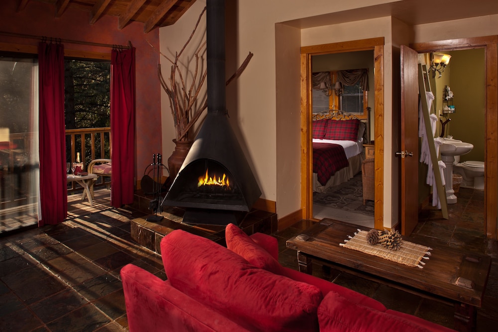 Standard Room, 1 Queen Bed, Non Smoking (Queen Cabin -No Pets (Woodland Vista))