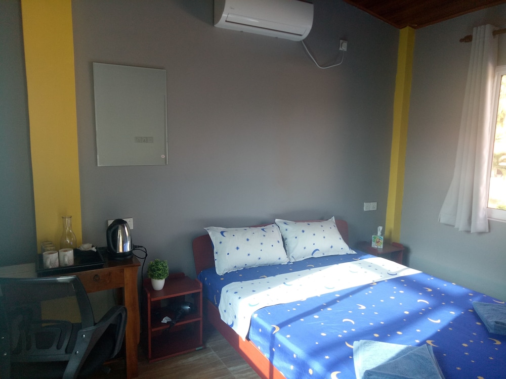 BLUE ROOM