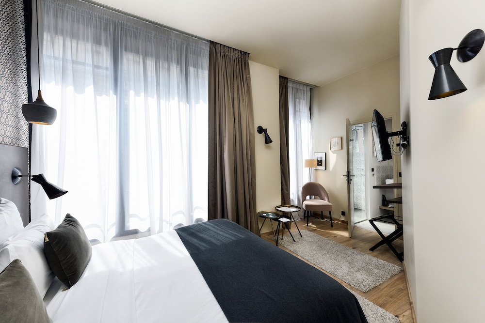 Classic Double Room, 1 Queen Bed, City View photo 2