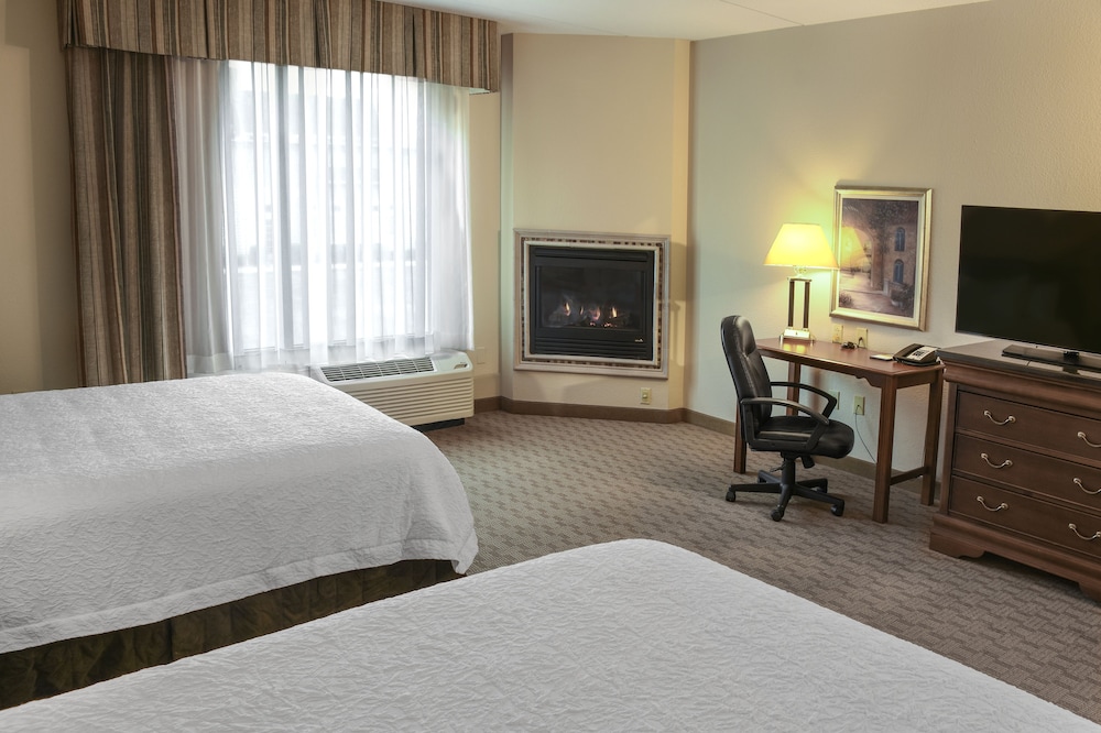 Room, 2 Queen Beds, Accessible, Fireplace - Photo 1