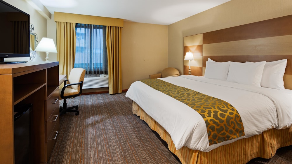 Standard Room, 1 King Bed, Non Smoking - Photo 1