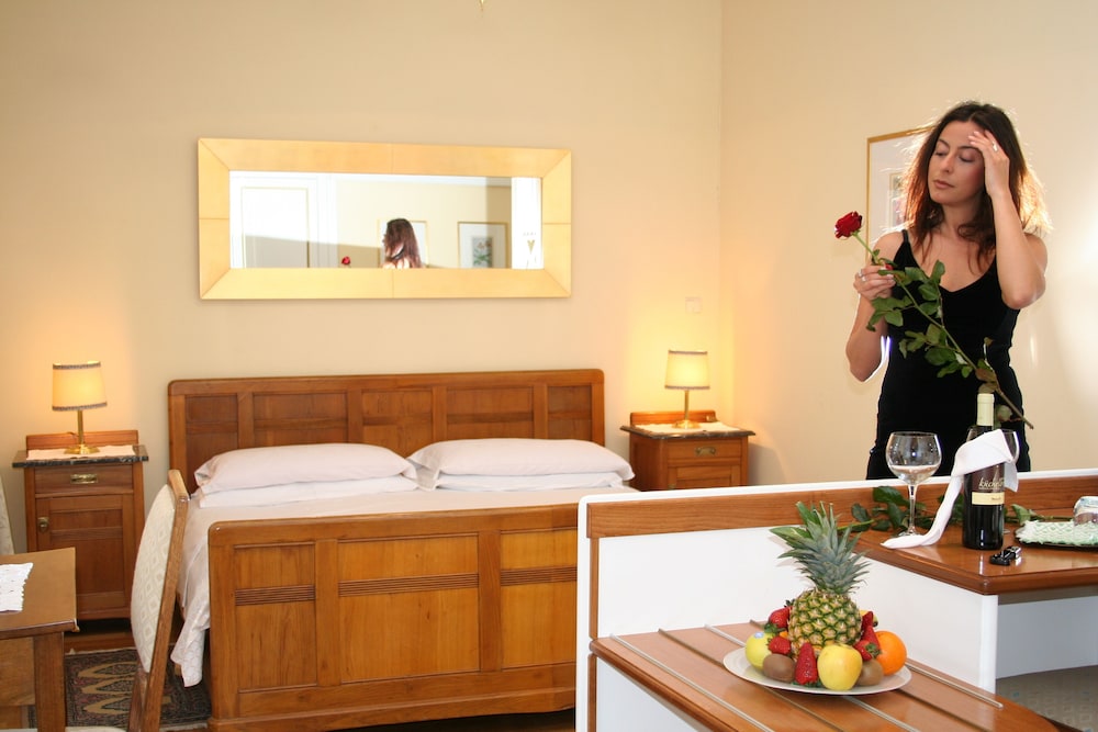 Double or Twin Room - Photo 4