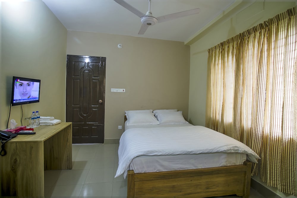 Deluxe Double Room, 1 Queen Bed, Smoking, City View photo 2