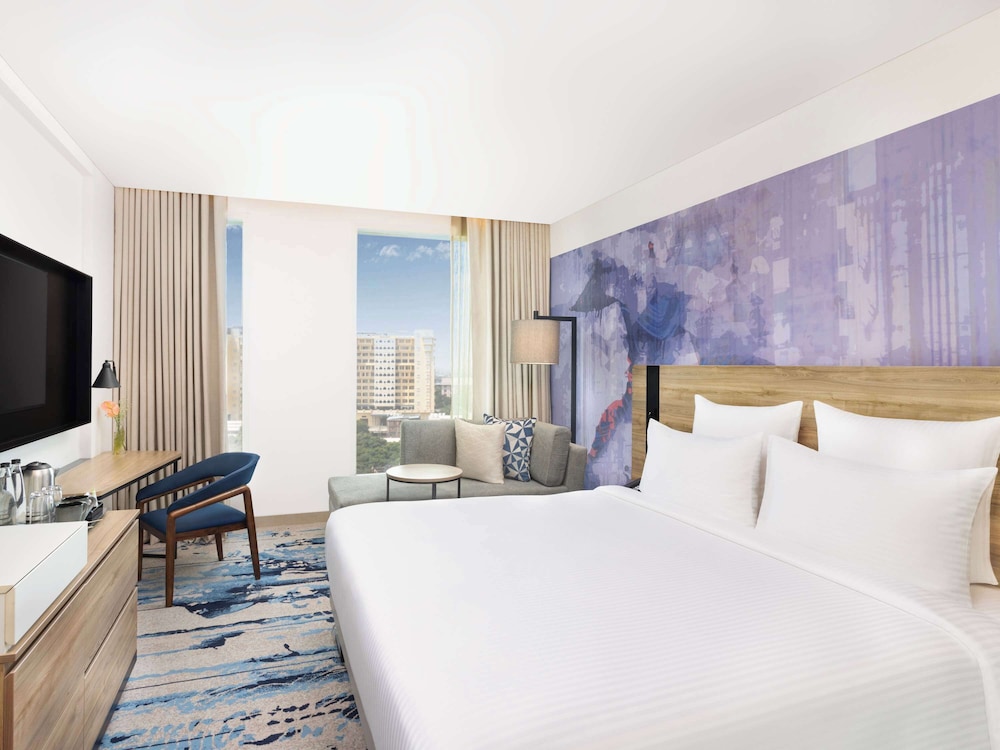 Executive Room with one King Bedroom - 15% discount on F&B photo 1