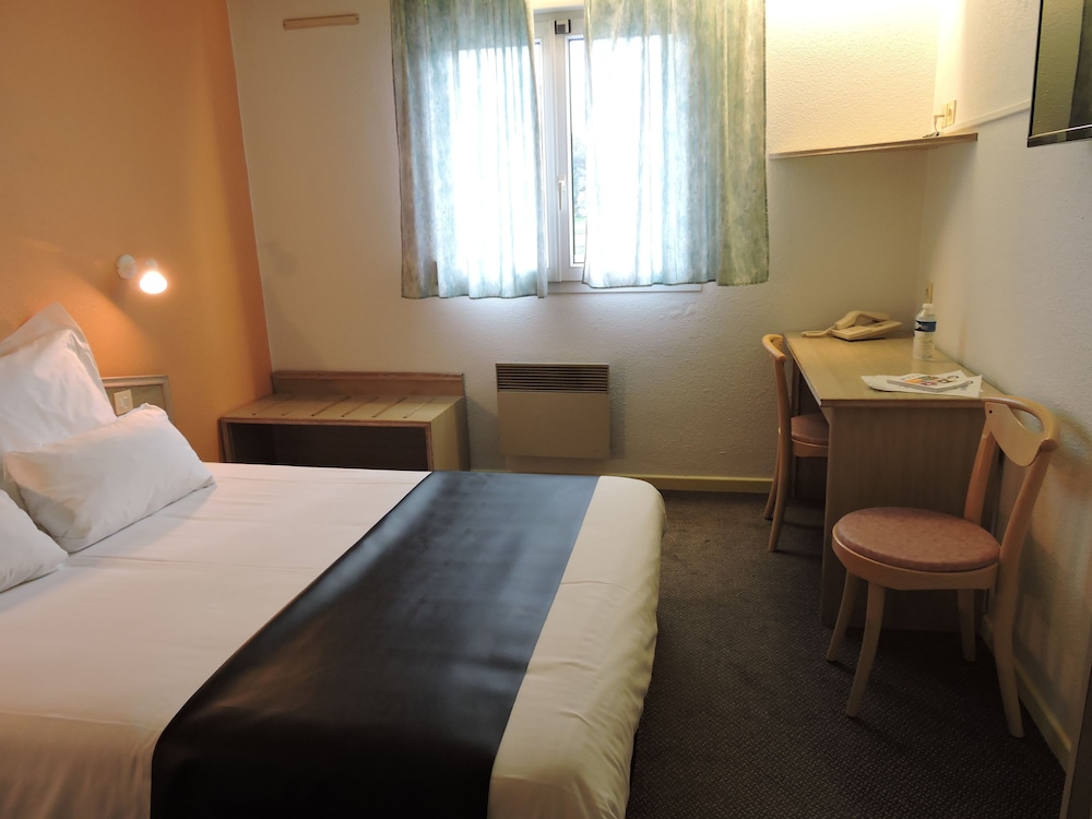Standard Double Room Single Use photo 3