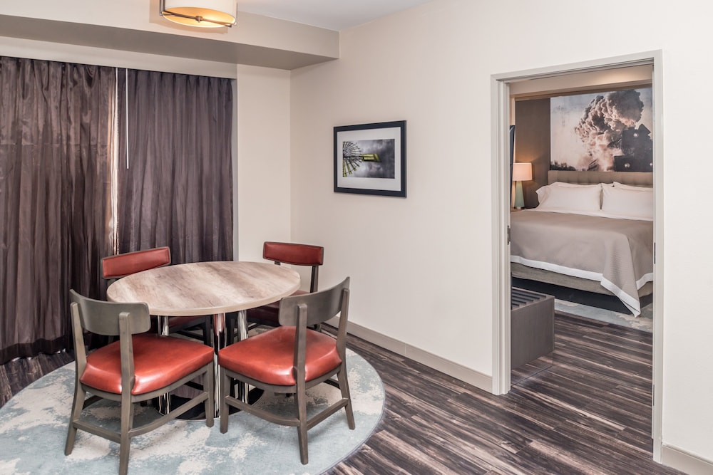 Suite, 1 King Bed, Accessible (Communications) photo 2