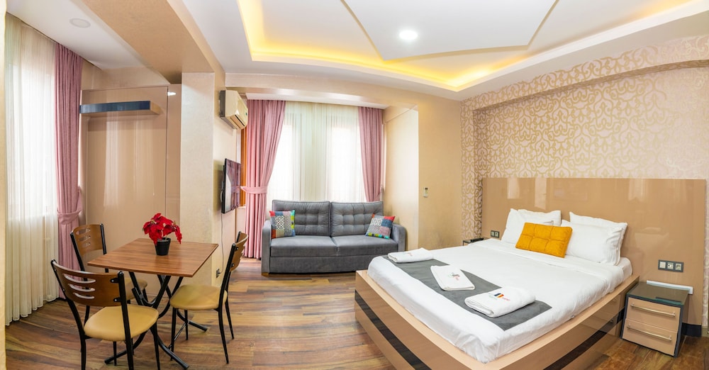 G)  Deluxe Aile Suite photo 1