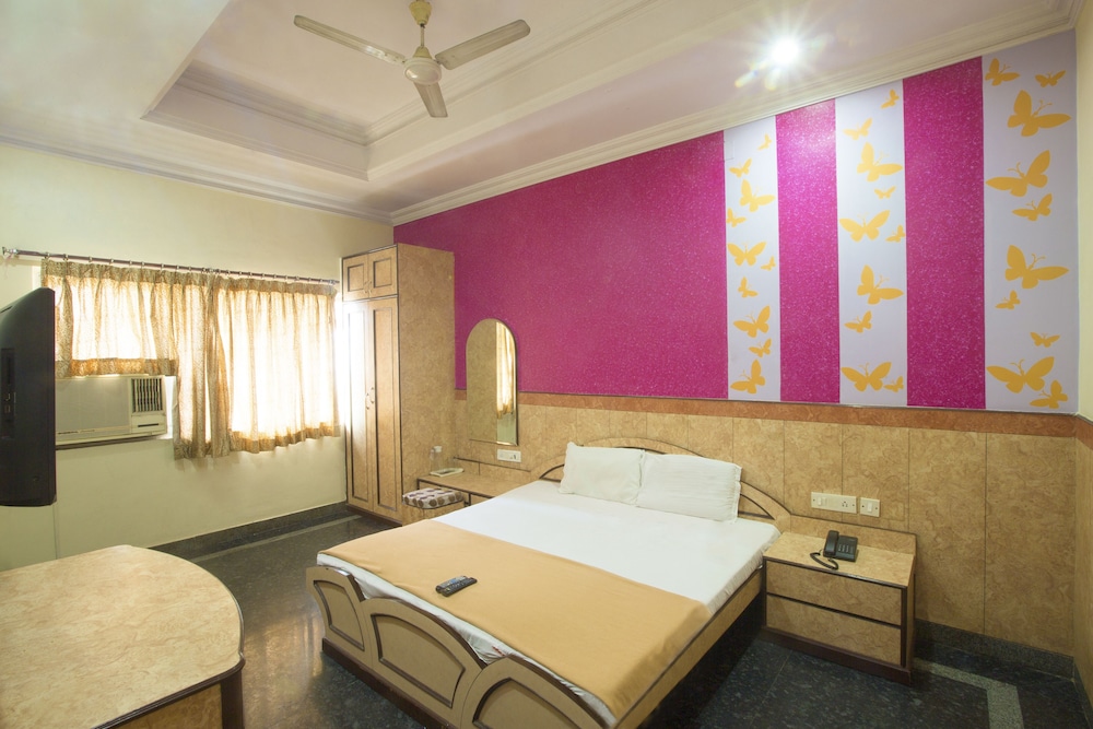 Suite, 1 King Bed - Photo 1