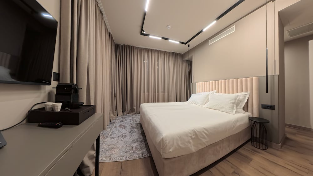 Comfort Room, Balcony