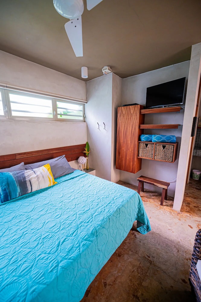 Premium Room, 1 King Bed, Non Smoking, Balcony photo 3