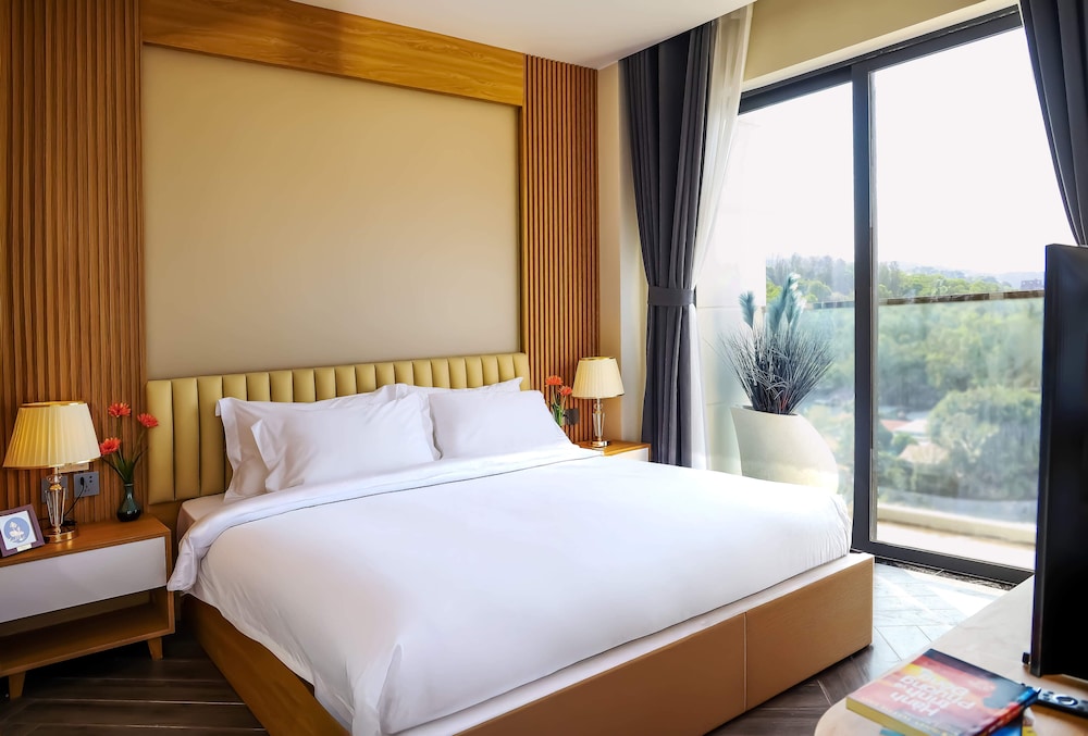 Executive Room, City View