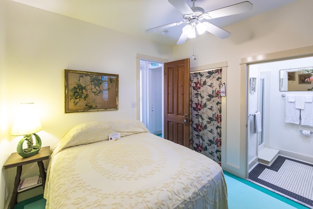 Comfort Room (Magnolia)