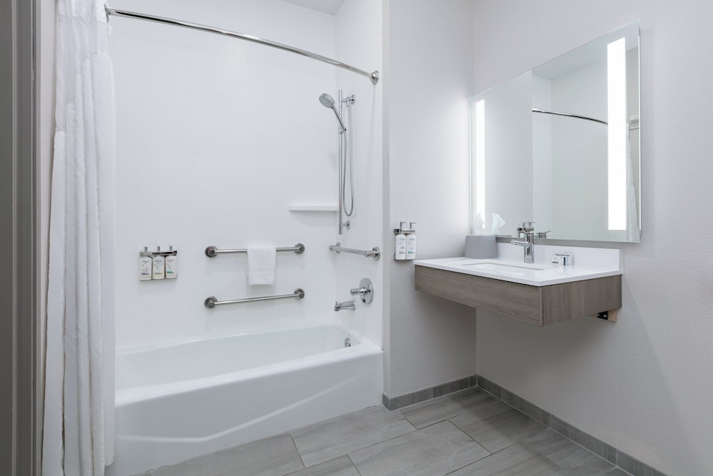 Suite, 2 Queen Beds, Accessible (Communications)