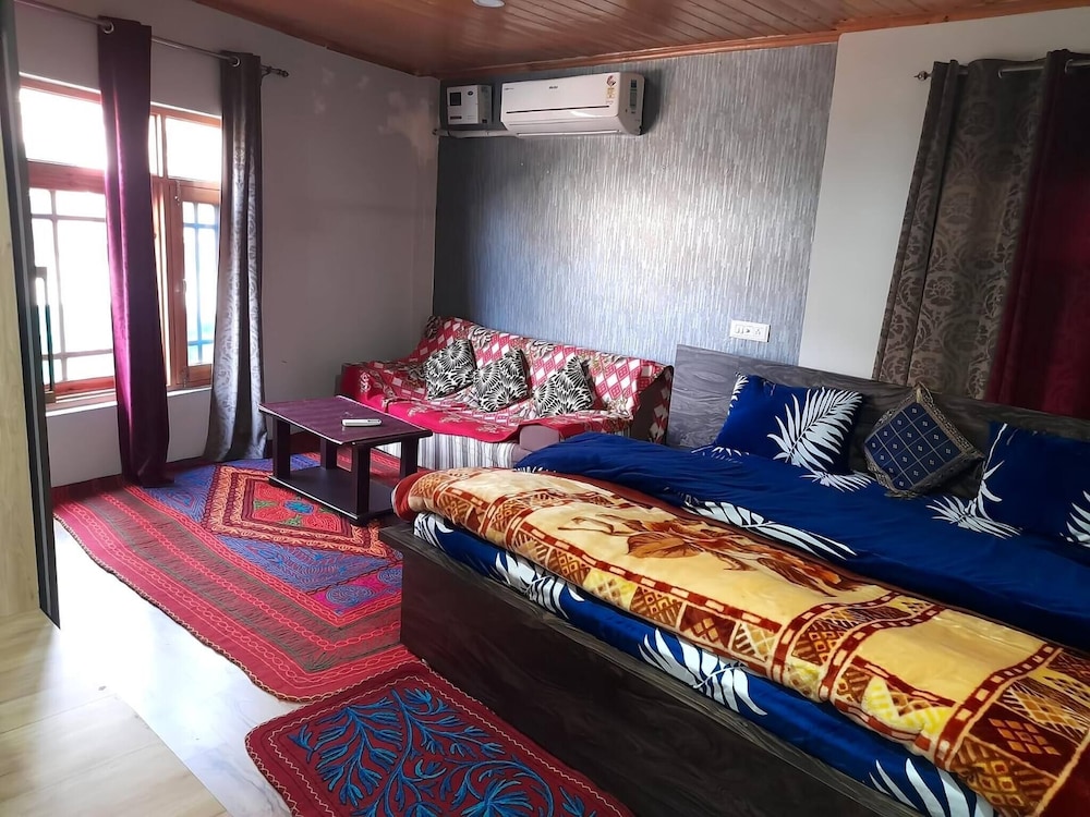 Room, 4 Bedrooms, Smoking, Balcony