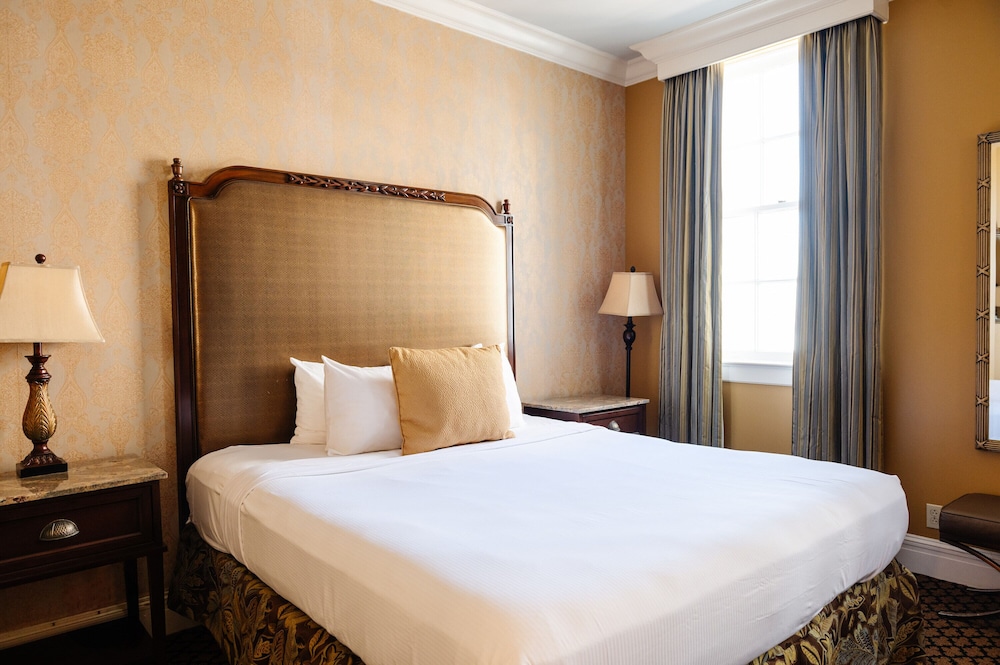 King Room (24/7 Front Desk) - Photo 12