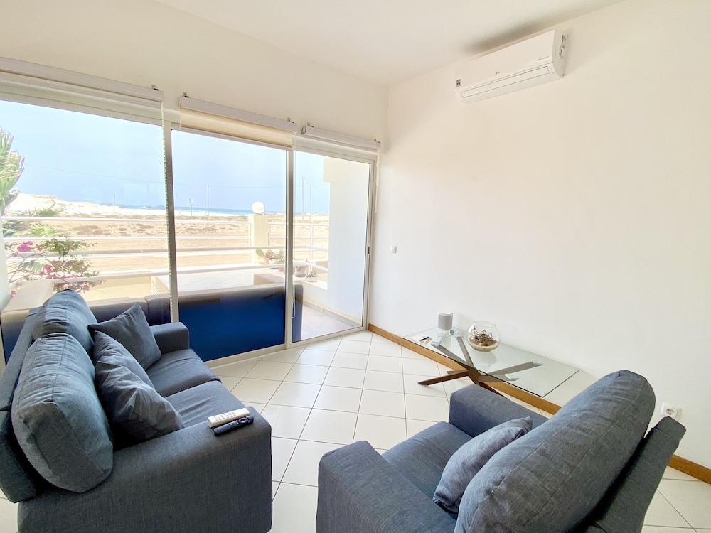 Comfort Apartment, 2 Bedrooms, Ocean View, Beachfront
