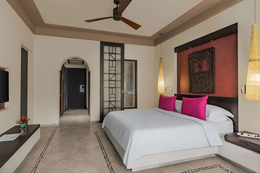 Ocean View Room - King Bed with Aqua Park Access photo 1
