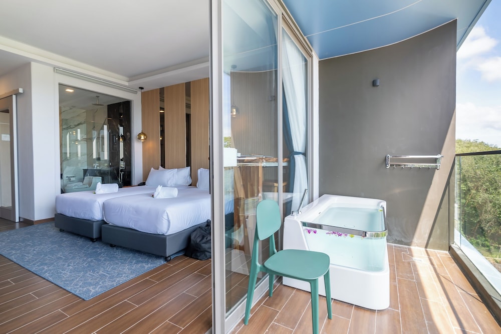 Premium Deluxe Twin Room - Photo 1