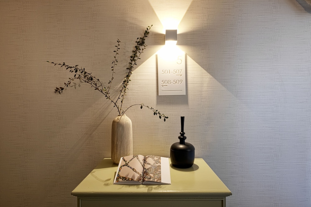 Premium Twin Room - Photo 10
