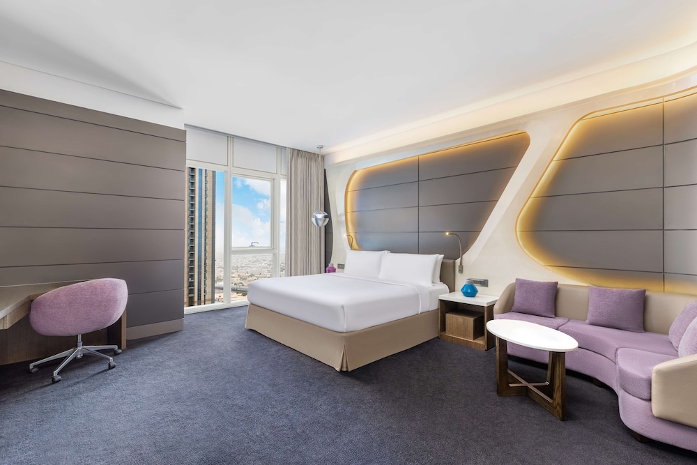 Deluxe Room, 1 King Bed, Accessible thumbnail 6