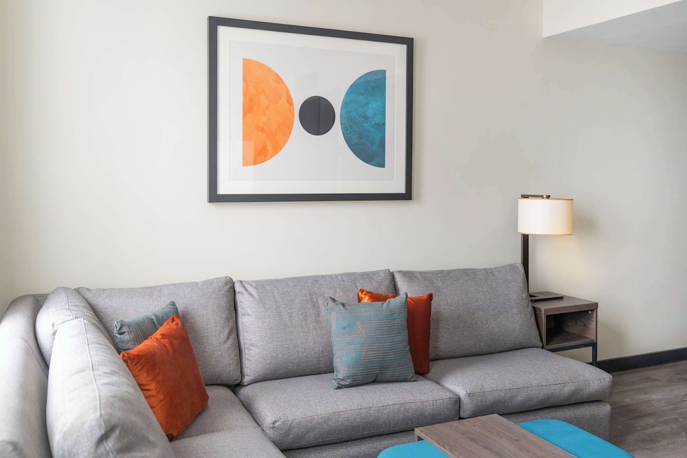Family Room - Photo 2