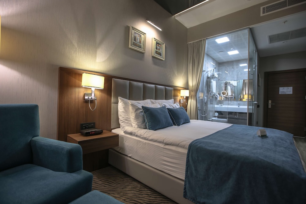 Standard Room, 1 King Bed, Smoking photo 2