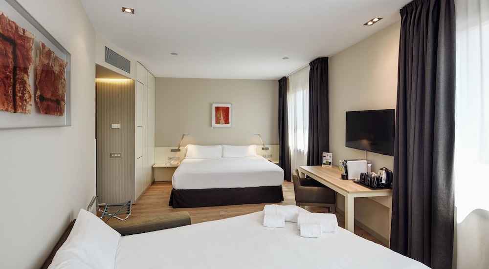 Classic Twin Room (with Extra Bed)