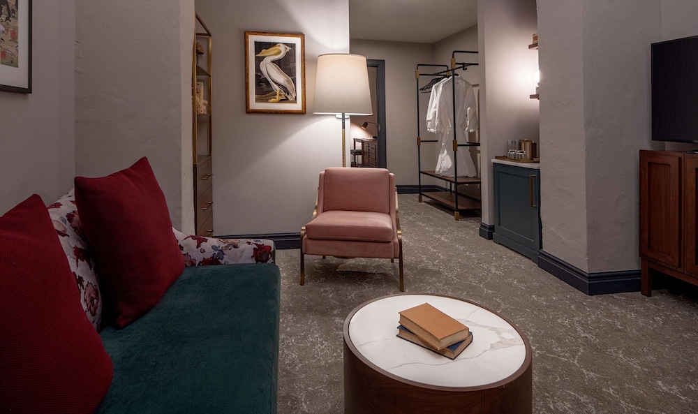 Suite (Editors, 2 Queen Beds with Sofa bed) - Photo 4